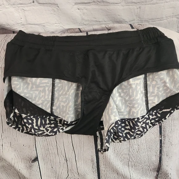 Lululemon Hotty Hot Short - Picture 8 of 10